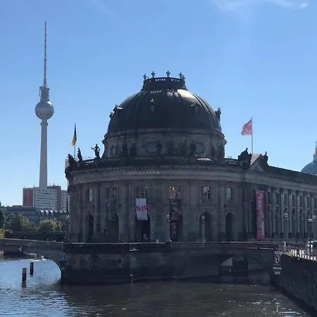 Apartment Berliner Altbaubauwohnung In Mitte Berlin